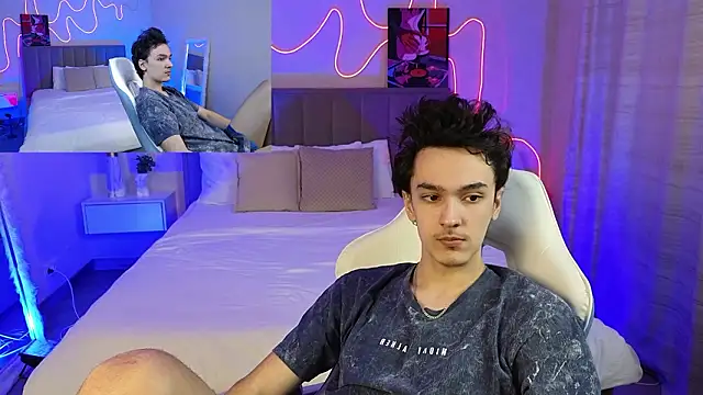 Snapshot of MoonlinSkinn chatting on February 15, 2026, 1:02 am MoonlinSkinn online show from February 15, 2026, 1:02 am