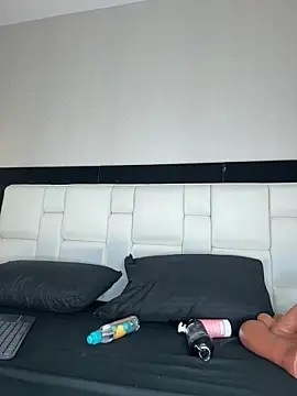 Celeste Valencia  online show from May 12, 2026, 4:42 am