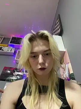 KittyLarva online show from February 17, 2026, 7:53 pm