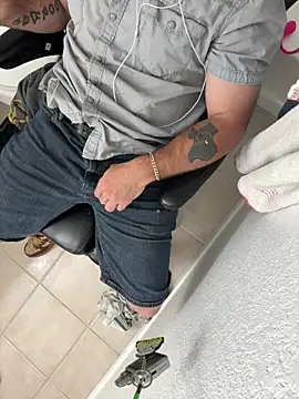 2addictivelyhorny online show from April 9, 2026, 12:54 am