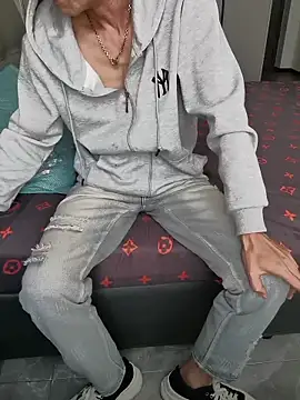 micai fengbei online show from November 26, 2025, 6:47 am