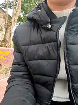 Snapshot of LianLaz chatting on February 4, 2026, 9:04 am LianLaz online show from February 4, 2026, 9:04 am