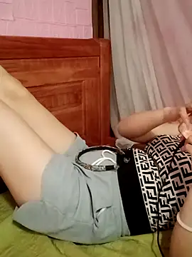 Snapshot of Lily-ross22 chatting on July 5, 2026, 5:47 am Lily-ross22 online show from July 5, 2026, 5:47 am