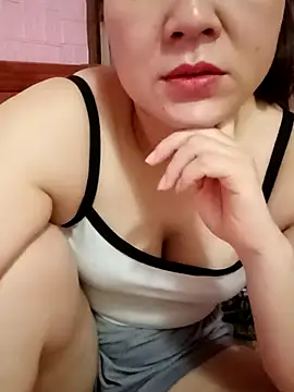 Snapshot of Lily-ross22 chatting on July 7, 2026, 6:47 am Lily-ross22 online show from July 7, 2026, 6:47 am