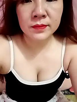 Snapshot of Lily-ross22 chatting on July 8, 2026, 12:48 am Lily-ross22 online show from July 8, 2026, 12:48 am