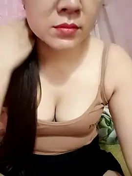 Snapshot of Lily-ross22 chatting on July 16, 2026, 4:57 pm Lily-ross22 online show from July 16, 2026, 4:57 pm