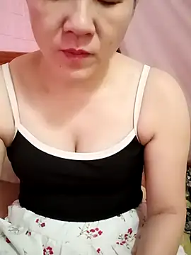 Snapshot of Lily-ross22 chatting on July 19, 2026, 7:17 pm Lily-ross22 online show from July 19, 2026, 7:17 pm