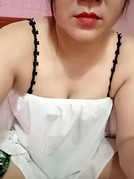 Snapshot of Lily-ross22 chatting on July 24, 2026, 5:33 pm Lily-ross22 online show from July 24, 2026, 5:33 pm