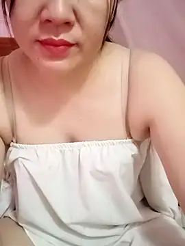 Snapshot of Lily-ross22 chatting on July 28, 2026, 3:32 pm Lily-ross22 online show from July 28, 2026, 3:32 pm