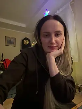 Snapshot of TomilaSi chatting on December 19, 2025, 11:45 pm TomilaSi online show from December 19, 2025, 11:45 pm