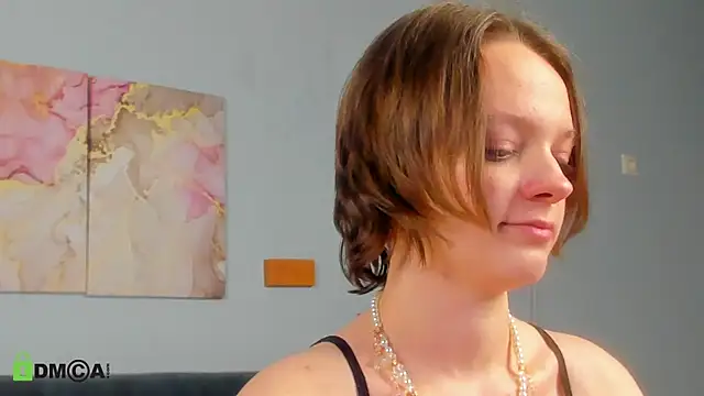 Olivia Riesz online show from May 7, 2026, 1:33 am