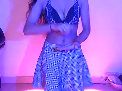 cute mahira online show from December 18, 2025, 2:34 pm