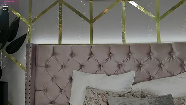 Lola saenz  online show from March 18, 2026, 11:57 am