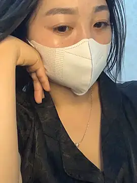 lana-kan online show from May 10, 2026, 12:43 pm