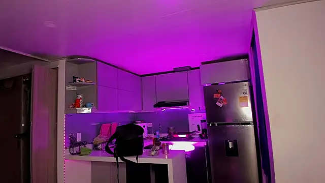 SaraAndrade  online show from January 5, 2026, 10:35 pm