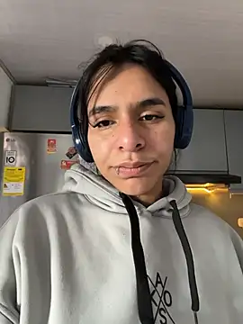 SaraAndrade  online show from March 26, 2026, 1:17 pm