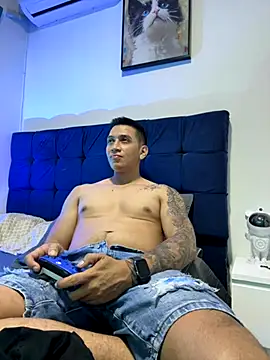 OliverWest04 online show from December 1, 2025, 6:29 am