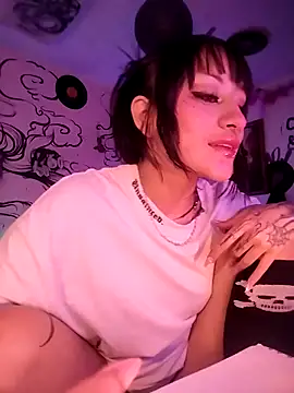 Layla quinn online show from February 18, 2026, 12:23 pm