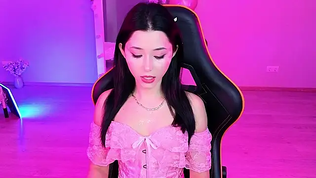 Snapshot of RedMidnight chatting on February 13, 2026, 9:00 pm RedMidnight online show from February 13, 2026, 9:00 pm