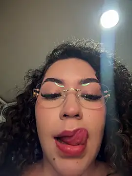 VictoriaaRose online show from July 3, 2026, 2:18 am
