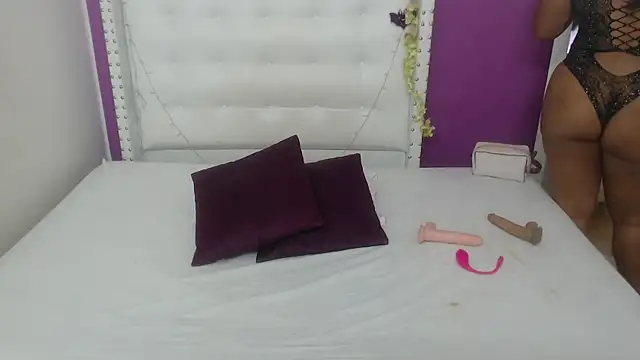 naughty bigass 18 online show from December 16, 2025, 3:33 am