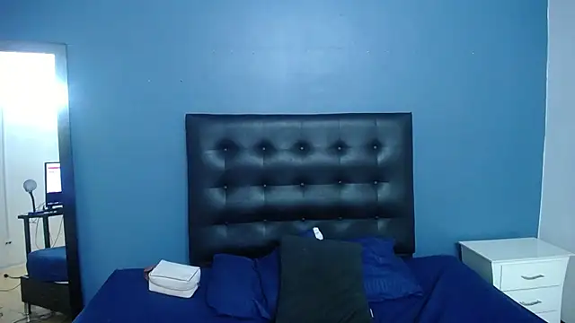 naughty bigass 18 online show from December 20, 2025, 3:35 am