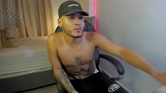 Snapshot of master_evil07 chatting on December 21, 2025, 5:14 am master evil07 online show from December 21, 2025, 5:14 am