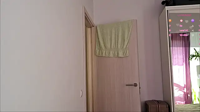 ArianeRandy online show from August 8, 2026, 7:10 am