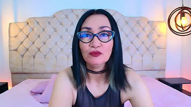 Lucy1 Lane online show from November 26, 2025, 11:22 am