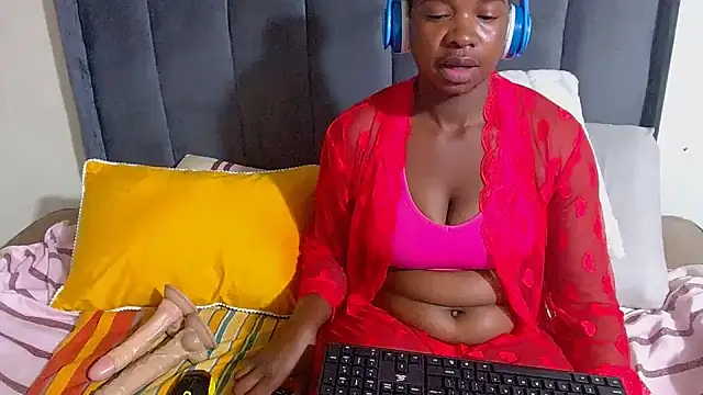 EMBER FOX online show from June 9, 2026, 10:21 pm