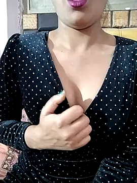 RASHMI SHARMA9 online show from March 23, 2026, 1:15 pm