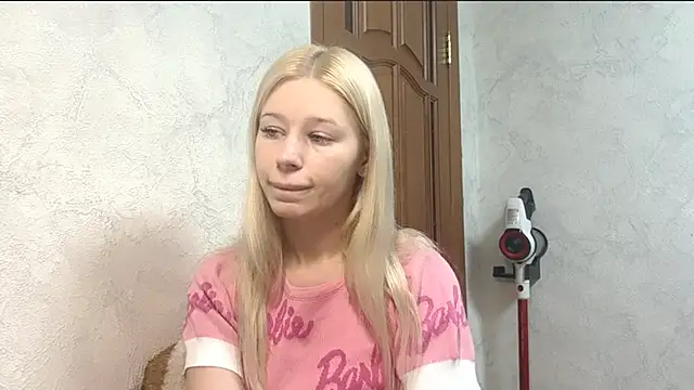 Snapshot of Barbie_Blondie chatting on December 17, 2025, 8:15 pm Barbie Blondie online show from December 17, 2025, 8:15 pm