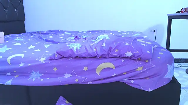 NoaLeon21 online show from January 14, 2026, 8:14 pm