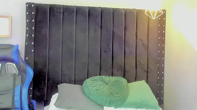 Bryan robayo5 online show from December 22, 2025, 11:18 am