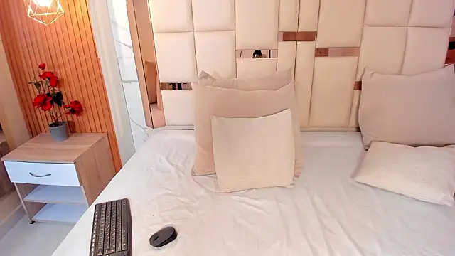 samantha quinnn online show from February 4, 2026, 4:40 am