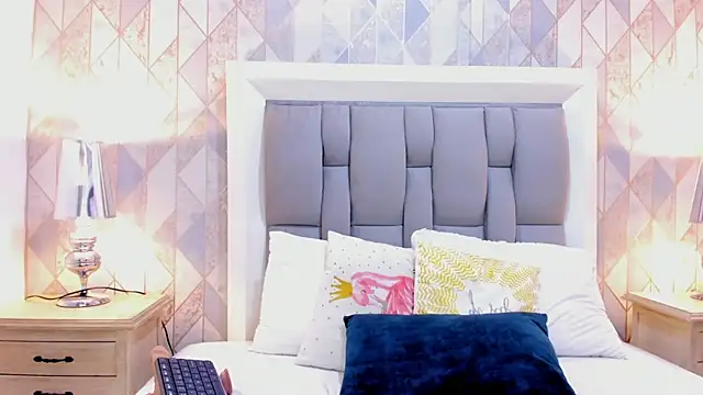 miss vivienne online show from February 5, 2026, 7:40 pm