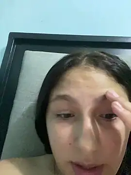 Snapshot of Emily_milk_1 chatting on May 28, 2026, 4:21 am Emily milk 1 online show from May 28, 2026, 4:21 am