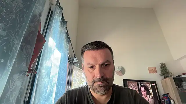 Snapshot of coolsmith81 chatting on July 23, 2026, 3:43 pm coolsmith81 online show from July 23, 2026, 3:43 pm
