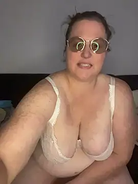 Snapshot of bea_french_curvy chatting on April 9, 2026, 8:25 pm bea french curvy online show from April 9, 2026, 8:25 pm