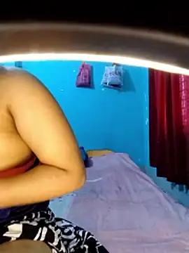 priya2098 online show from February 25, 2026, 5:17 am