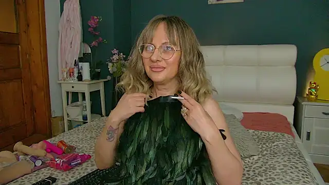 Snapshot of Cougar_Milff chatting on May 27, 2026, 7:55 pm Cougar Milff online show from May 27, 2026, 7:55 pm