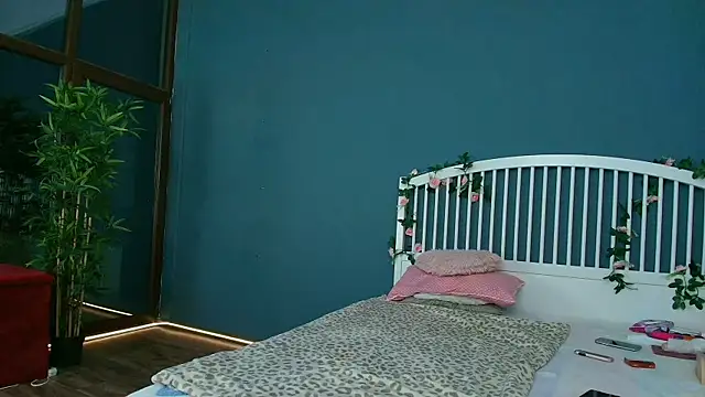 Snapshot of Cougar_Milff chatting on June 18, 2026, 8:02 pm Cougar Milff online show from June 18, 2026, 8:02 pm