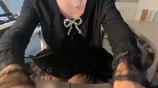 Snapshot of sam_in_transition chatting on December 21, 2025, 11:28 am sam in transition online show from December 21, 2025, 11:28 am