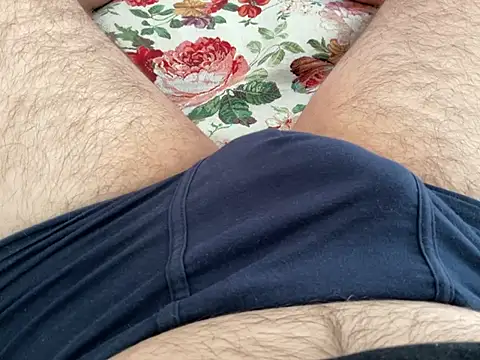 erdestruttor18 online show from April 28, 2026, 6:29 am