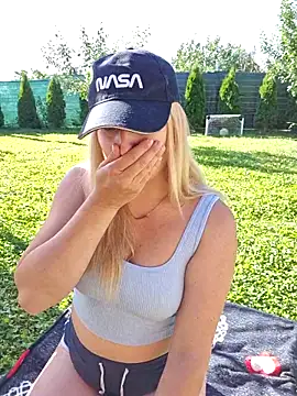 dixielarys online show from June 18, 2026, 5:41 am