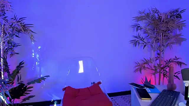 itsmroom  online show from January 8, 2026, 1:13 pm