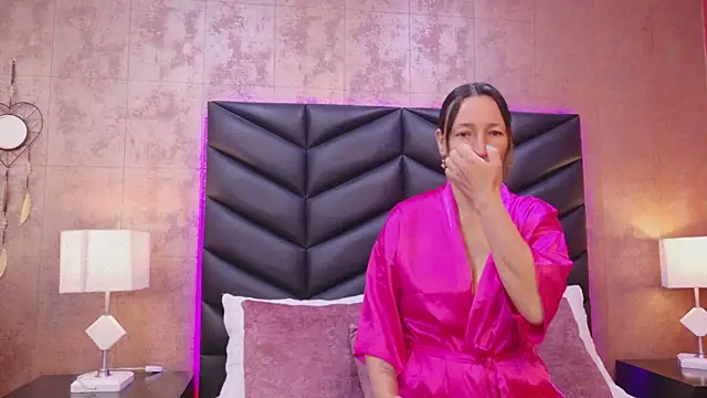 KeylaTompson online show from December 19, 2025, 11:28 am