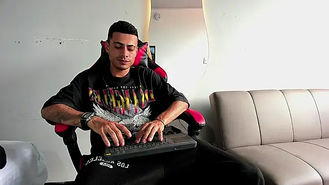 MatthewCullen online show from December 5, 2025, 7:32 pm