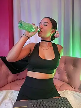 ZoeyFierce online show from February 2, 2026, 2:05 pm