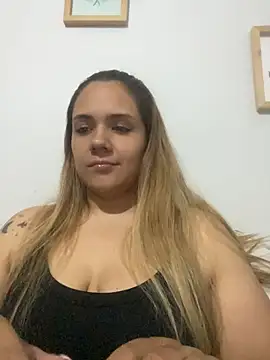 LoreinnFox online show from April 25, 2026, 4:04 am
